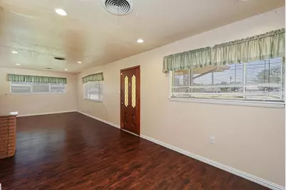 600 E Liberty Street, Pilot Point, TX 76258 - Photo 6