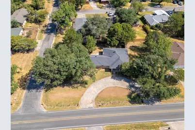 600 E Liberty Street, Pilot Point, TX 76258 - Photo 2
