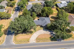 600 E Liberty St, Pilot Point, TX 76258 - Photo 2