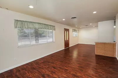 600 E Liberty Street, Pilot Point, TX 76258 - Photo 4
