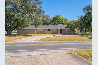 600 E Liberty Street, Pilot Point, TX 76258 - Photo 32