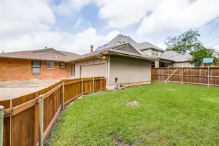 9226 Larchwood Dr, Dallas, TX 75238 - Photo 22