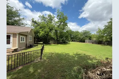 902 W Pearl Street, Granbury, TX 76048 - Photo 32