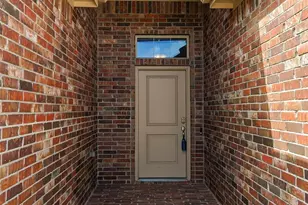 213 Mossy Clf Ln, Fort Worth, TX 76052 - Photo 4