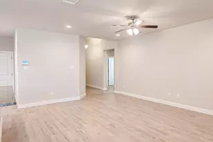 213 Mossy Clf Ln, Fort Worth, TX 76052 - Photo 12