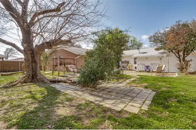 3722 Devonshire Court E, Irving, TX 75062 - Photo 12