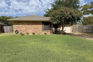 101 Kathryn Dr, Sanger, TX 76266 - Photo 2
