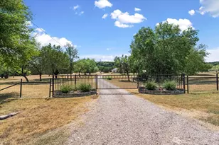 1110 W 23rd St, Clifton, TX 76634 - Photo 38