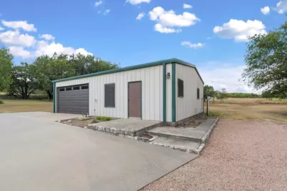 1110 W 23rd Street, Clifton, TX 76634 - Photo 4