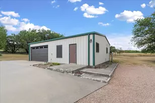 1110 W 23rd St, Clifton, TX 76634 - Photo 4