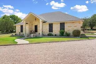 1110 W 23rd St, Clifton, TX 76634 - Photo 2