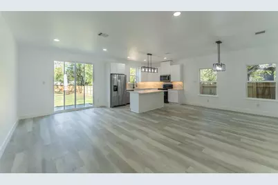 316 Beckham Street W, Sulphur Springs, TX 75482 - Photo 2