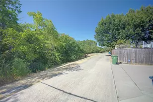 562 Continental Dr, Lewisville, TX 75067 - Photo 32