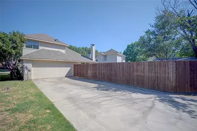 562 Continental Drive, Lewisville, TX 75067 - Photo 30