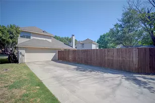562 Continental Dr, Lewisville, TX 75067 - Photo 30