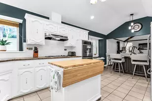 10139 Cherry Tree Dr, Dallas, TX 75243 - Photo 10