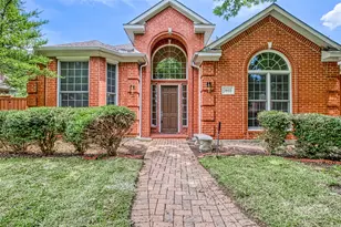 3833 Stockport Dr, Plano, TX 75025 - Photo 2