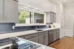 8814 Sanshire Ave, Dallas, TX 75231 - Photo 12