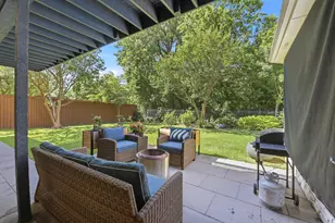8814 Sanshire Ave, Dallas, TX 75231 - Photo 26