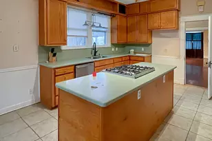 918 E Franklin St, Hillsboro, TX 76645 - Photo 6