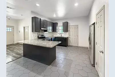 1719 25th Street, Fort Worth, TX 76164 - Photo 2