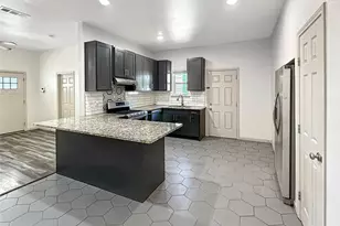 1719 25th St, Fort Worth, TX 76164 - Photo 2