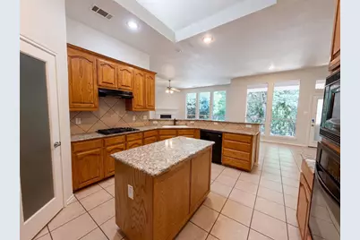 8526 Vista Grande Drive, Dallas, TX 75249 - Photo 2