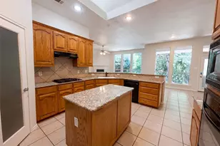8526 Vista Grande Dr, Dallas, TX 75249 - Photo 2