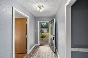 809 S Atkerson Ln, Euless, TX 76040 - Photo 4