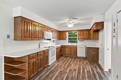 809 S Atkerson Lane, Euless, TX 76040 - Photo 6