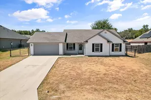 624 Lunar Cir, Granbury, TX 76049 - Photo 18