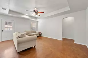 624 Lunar Cir, Granbury, TX 76049 - Photo 2
