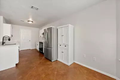 624 Lunar Circle, Granbury, TX 76049 - Photo 4