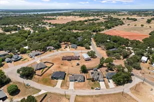 624 Lunar Cir, Granbury, TX 76049 - Photo 10