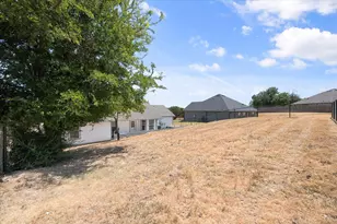 624 Lunar Cir, Granbury, TX 76049 - Photo 24