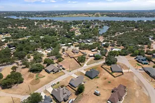 624 Lunar Cir, Granbury, TX 76049 - Photo 30