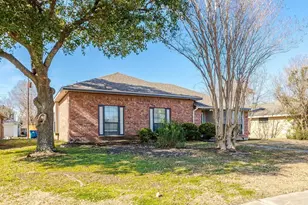 2313 Lakeshore Ln, Rowlett, TX 75088 - Photo 2