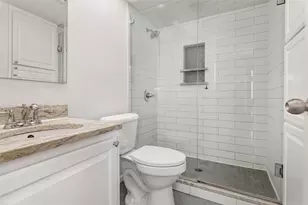 10205 Regal Oaks Dr, Dallas, TX 75230 - Photo 16