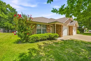 231 Bluebonnet St, Stephenville, TX 76401 - Photo 2