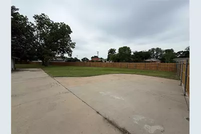 1264 E Maddox Avenue, Fort Worth, TX 76104 - Photo 12