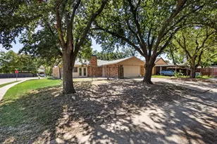6117 Scenic Dr, Rowlett, TX 75088 - Photo 2