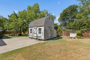 11555 Cromwell Cir, Dallas, TX 75229 - Photo 30