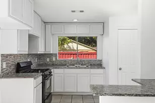 7326 Boisenberry Ln, Dallas, TX 75249 - Photo 10