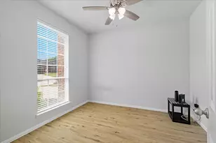 409 Springtree Rd, Lake Dallas, TX 75065 - Photo 10