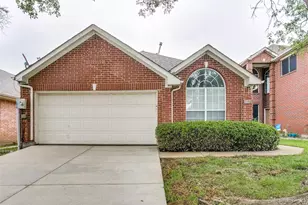 2103 Amherst Dr, Lewisville, TX 75067 - Photo 2