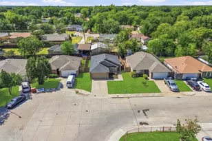 8570 Bearden Ln, Dallas, TX 75227 - Photo 32