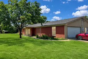 825 Alan Dr, Burleson, TX 76028 - Photo 2