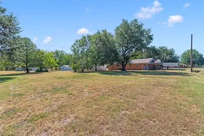 603 E Market Street, Mabank, TX 75147 - Photo 2