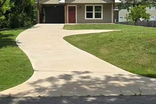 1210 S Travis Ave, Denison, TX 75021 - Photo 1