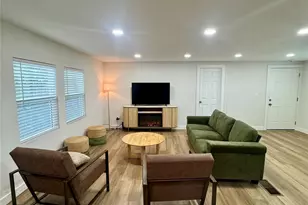 889 Quail Creek Cir, Pottsboro, TX 75076 - Photo 2